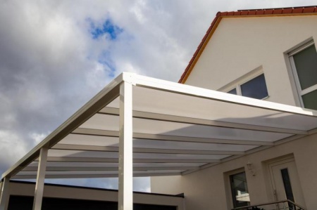 Fixer une pergola adoss&eacute;e &agrave; la fa&ccedil;ade, quelles pr&eacute;cautions prendre avant la pose ?